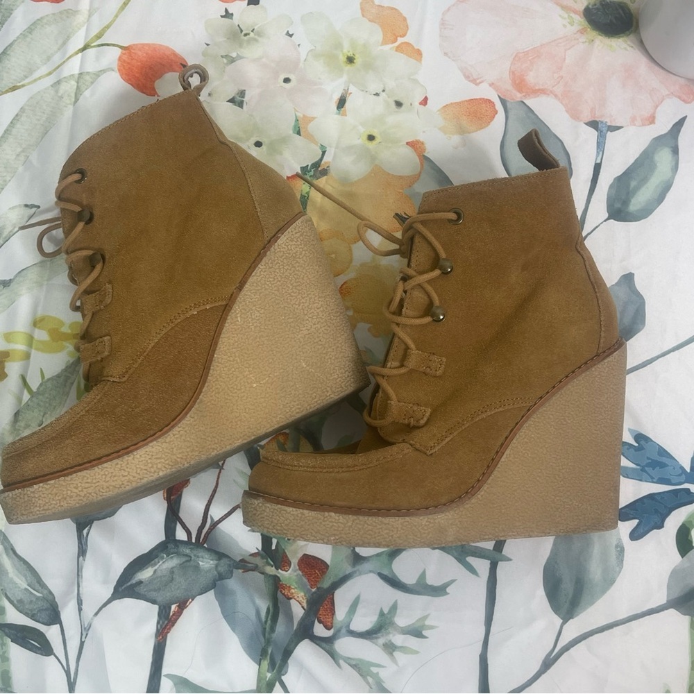 GAP Moccasin Wedge Suede Boots - Picture 7 of 7